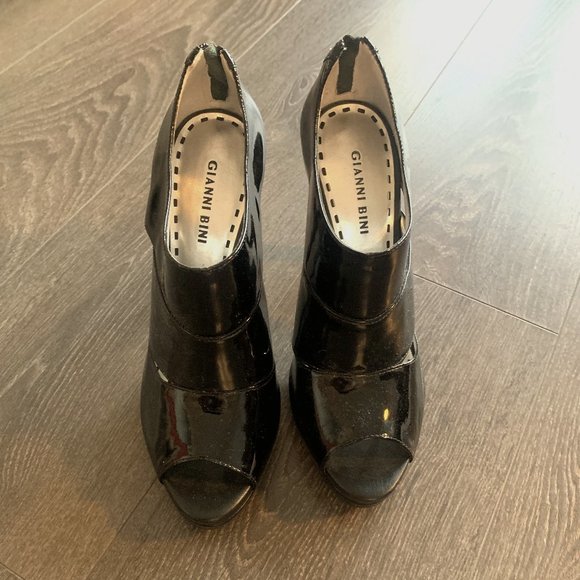 Heels - Picture 1 of 5